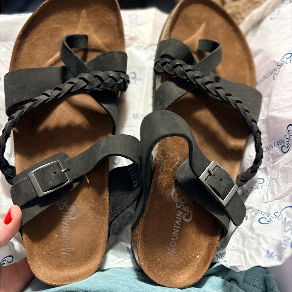 Mountain Sole Black Strappy Sandals | Women’s 9